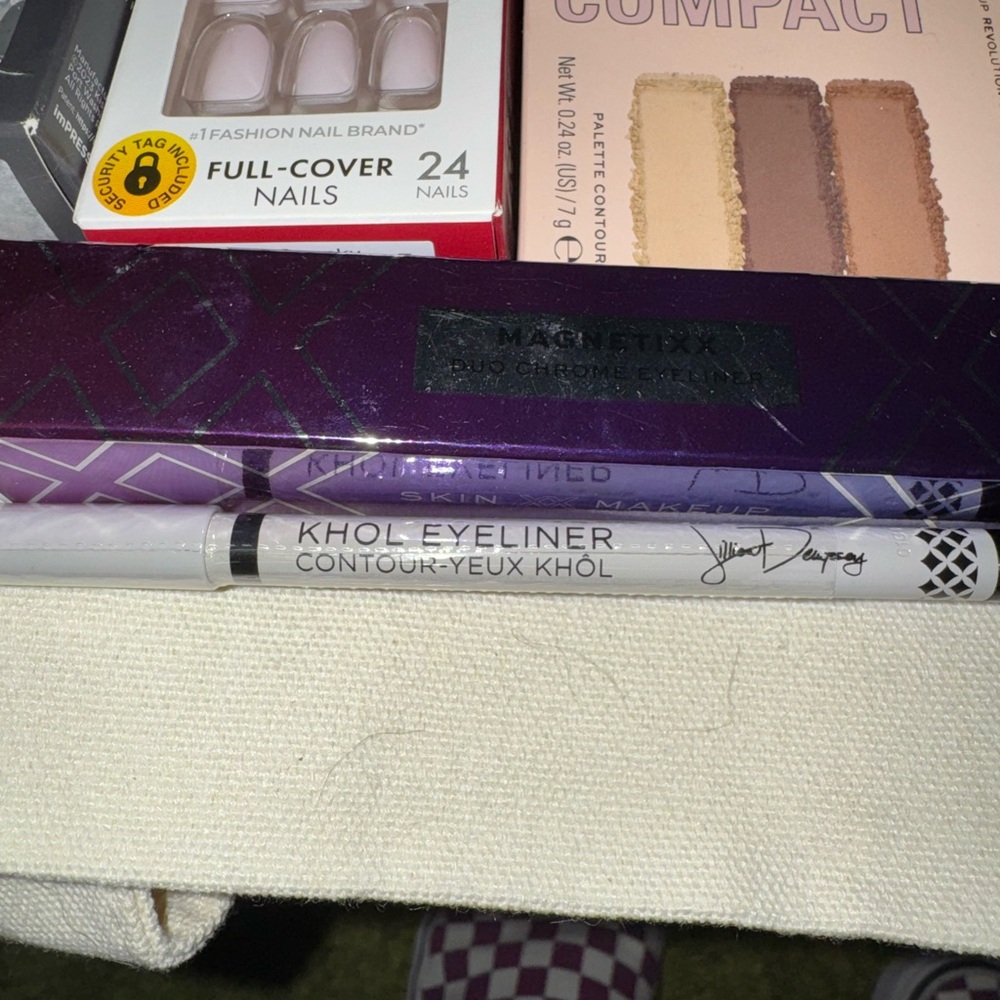 Revolution Contour Powder Compact + Assorted Makeup Bundle - Picture 6 of 6